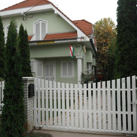 Csokonai Guesthouse Замарди Экстерьер фото