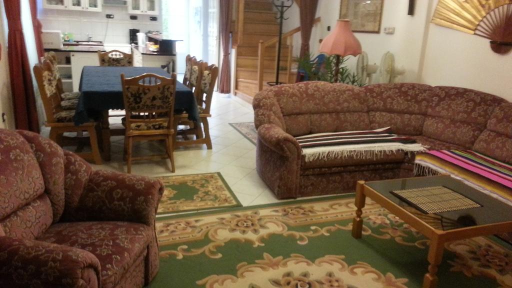 Csokonai Guesthouse Замарди Номер фото