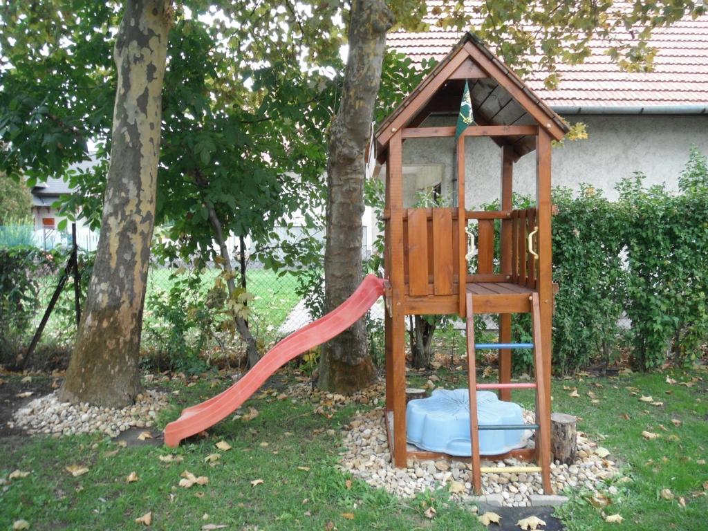 Csokonai Guesthouse Замарди Экстерьер фото