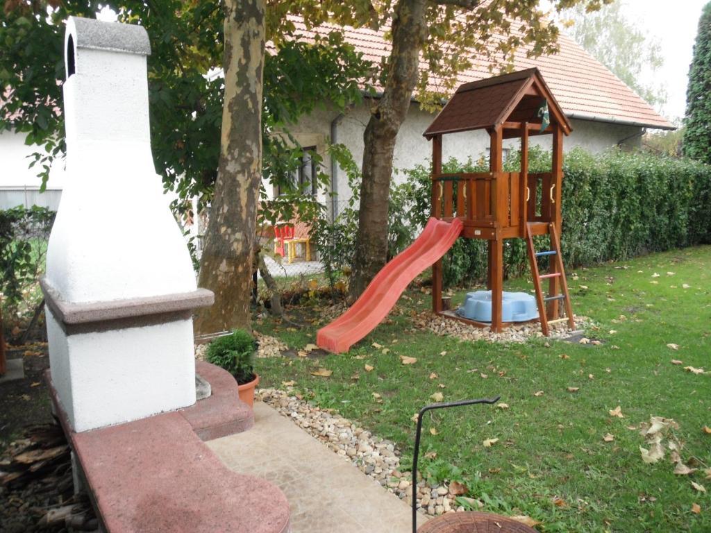Csokonai Guesthouse Замарди Экстерьер фото